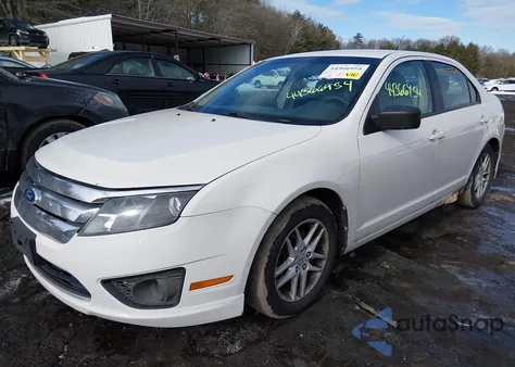 2012 Ford Fusion S z USA, uszkodzony, nr VIN 3FAHP0GA8CR118515